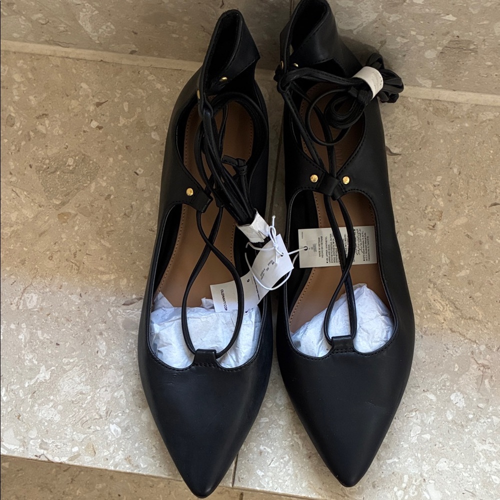Old Navy Black Women's Lace-Up Flats - Picture 2 of 4